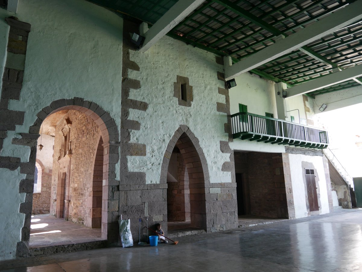 San Andres eliza, Azpilkueta