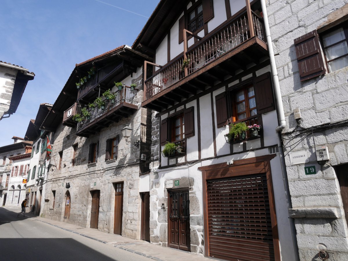 Albiztur kalea, Lesaka