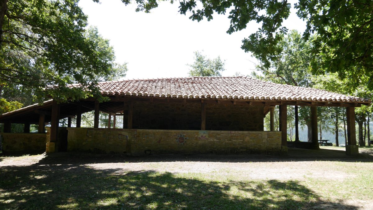 San Lorentzo ermita, Leiz auzoan