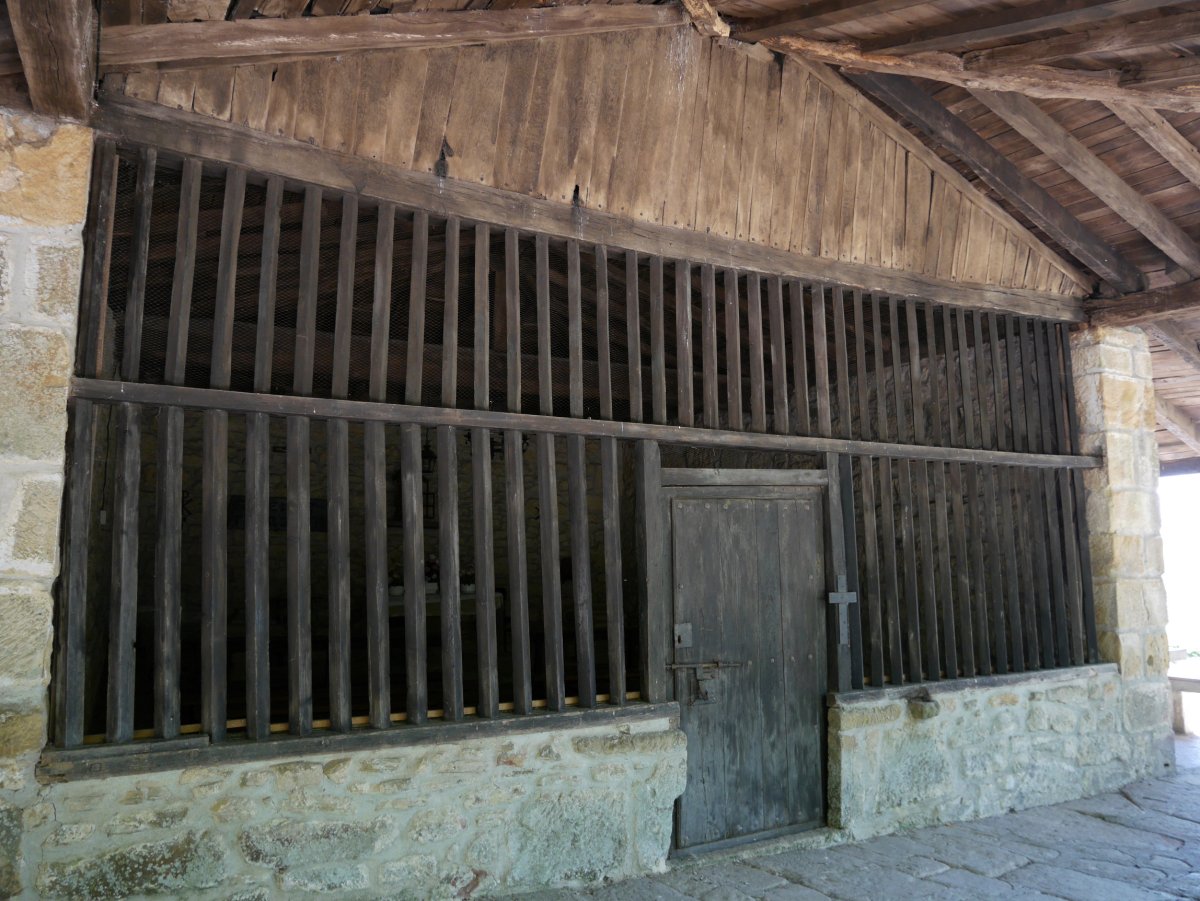 San Lorentzo ermita, Leiz auzoan