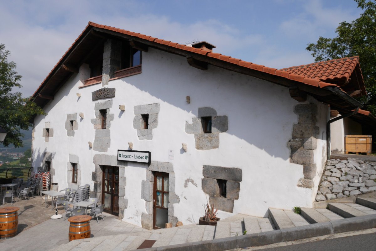 Aldari etxea, Belauntza