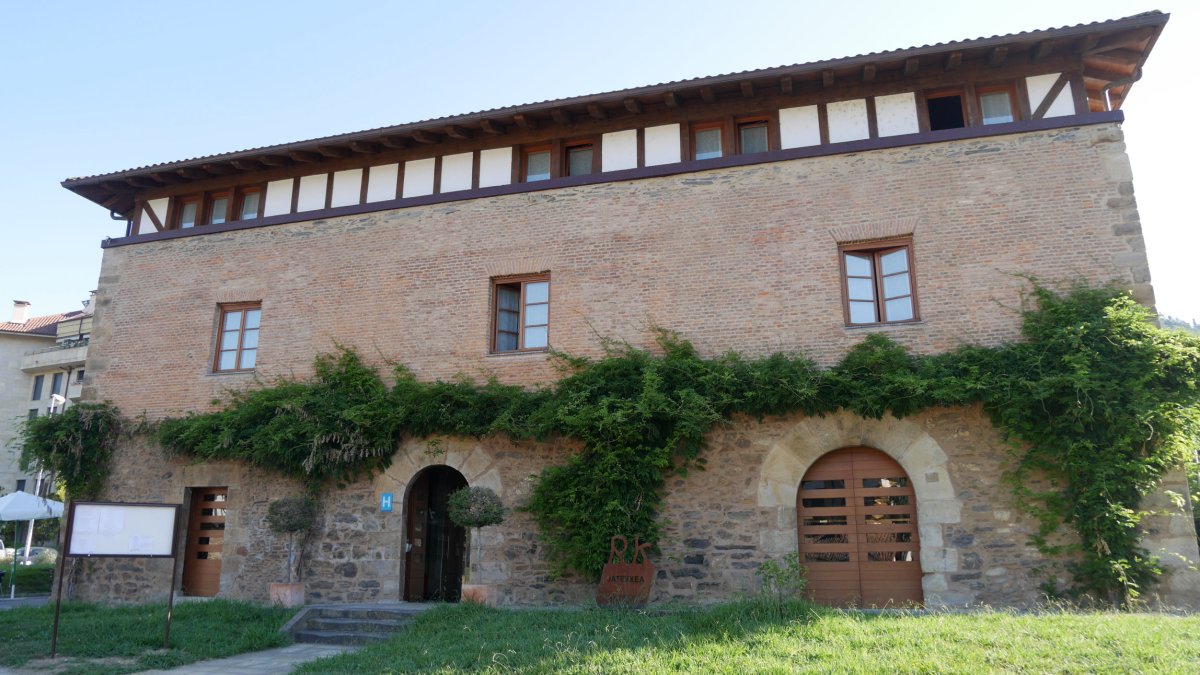 Dolarea ostatua, Beasain