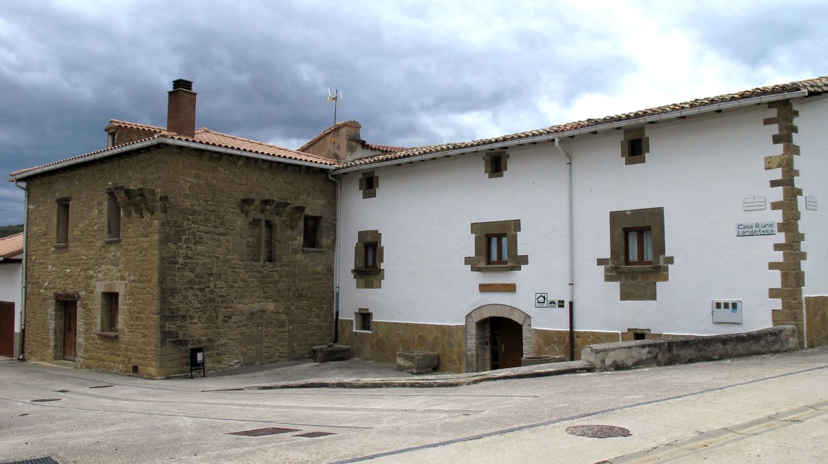 Gaztelu etxea, Leatxe