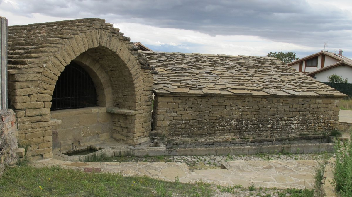 Iturri Zaharra iturria, Leatxe