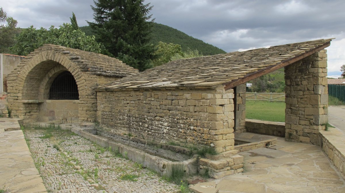 Iturri Zaharra iturria, Leatxe