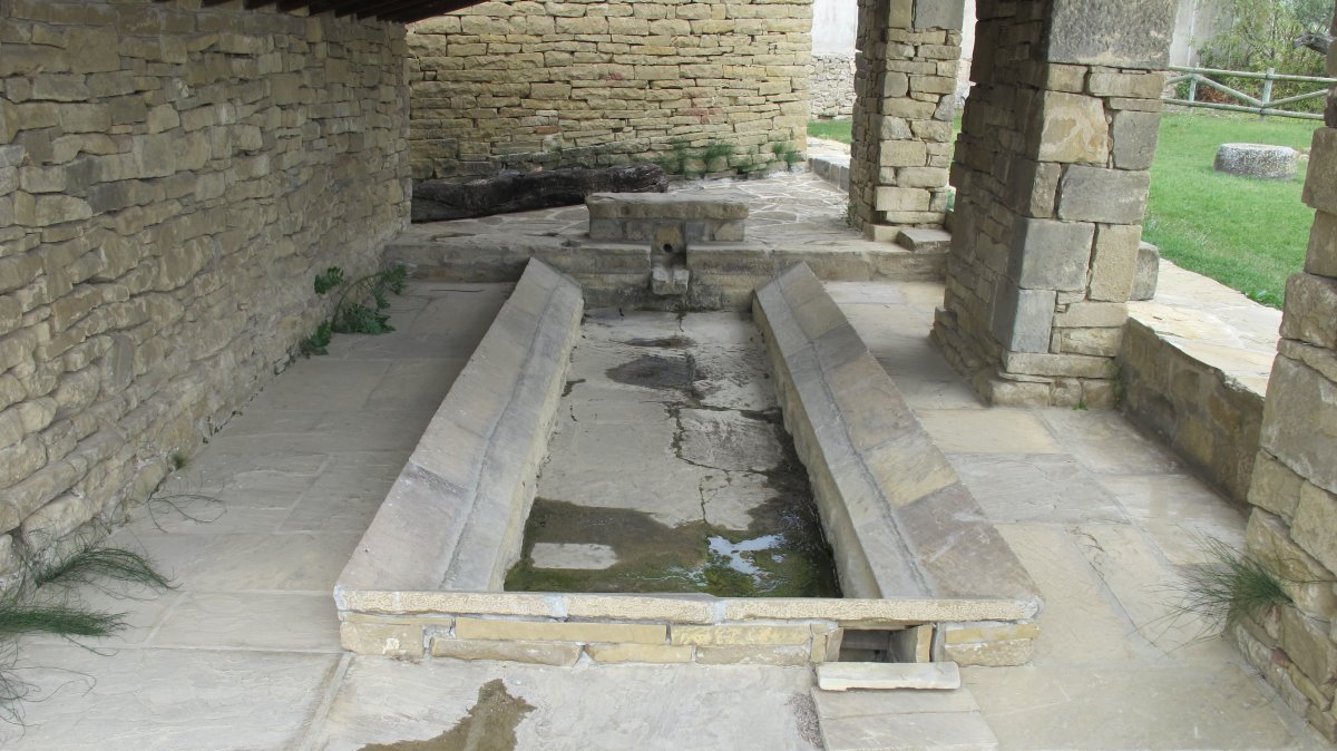 Iturri Zaharra iturria, Leatxe