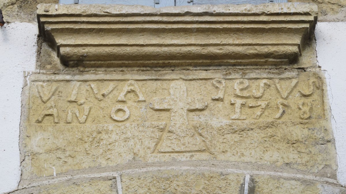 Etxe bateko epigrafia, Leazkue-Anue