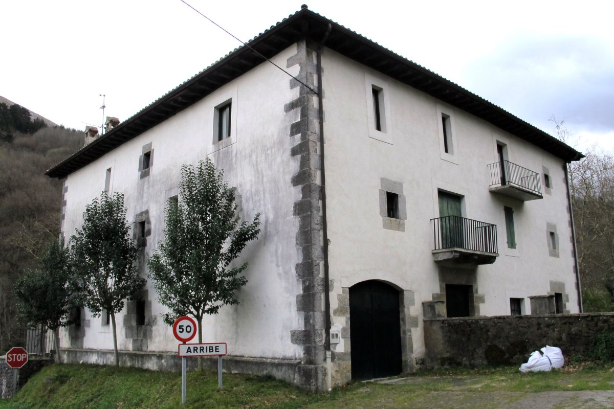 Orella jauregia, Arribe