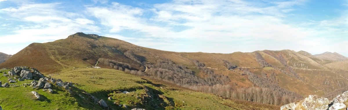 Laurinaga Ozpinarritik