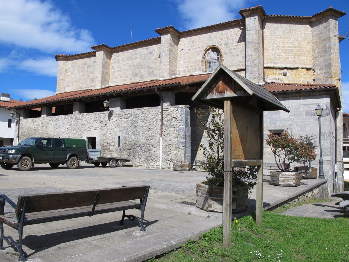 San Esteban eliza, Larraul