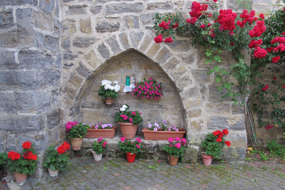 San Nikolas eliza, Larrasoaña-Esteribar