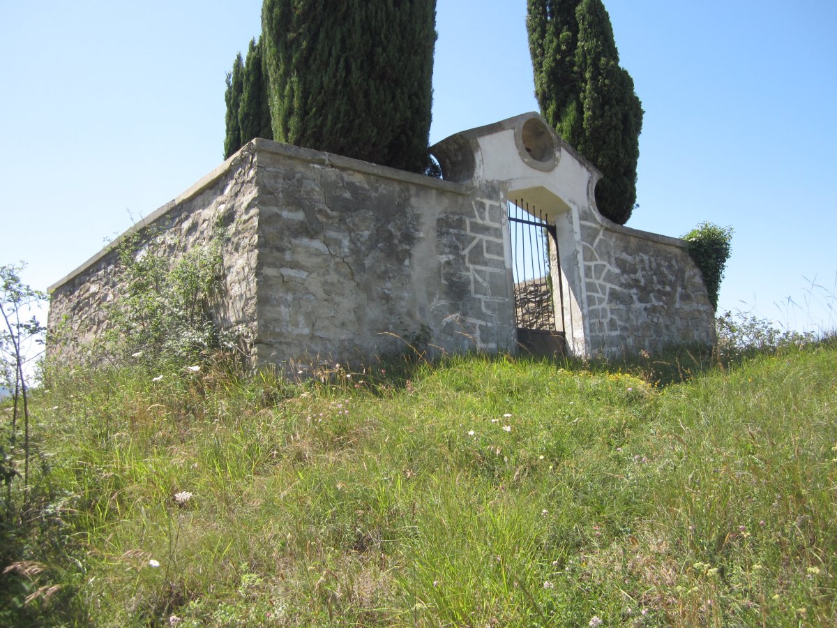 Túmulo Cementerio de Sendadiano (Julio 2016)
