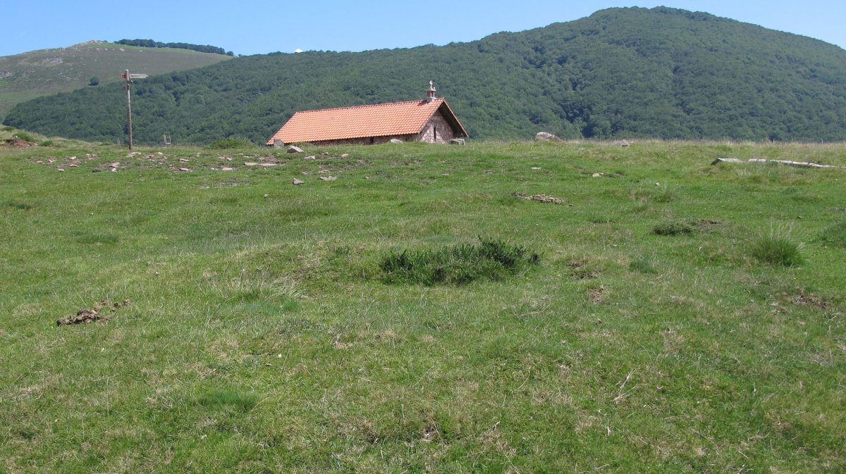 Ermitako lepoa 1 tumulua, Almandoz-Baztan
