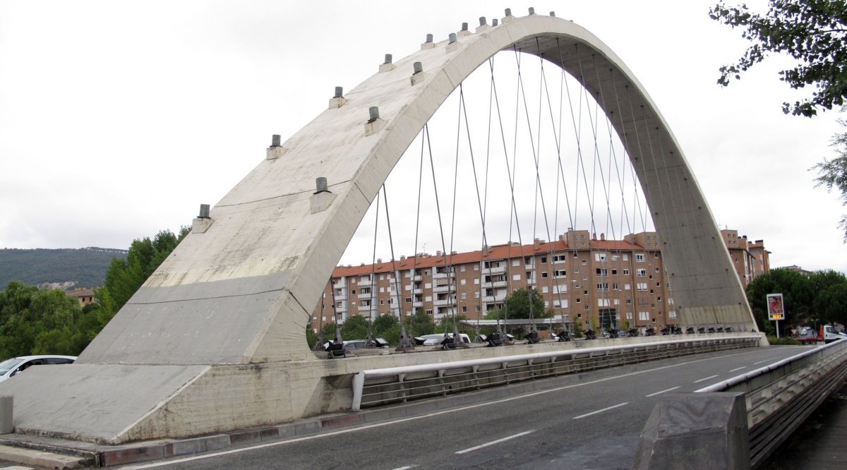 Oblatas zubia, Iruñea