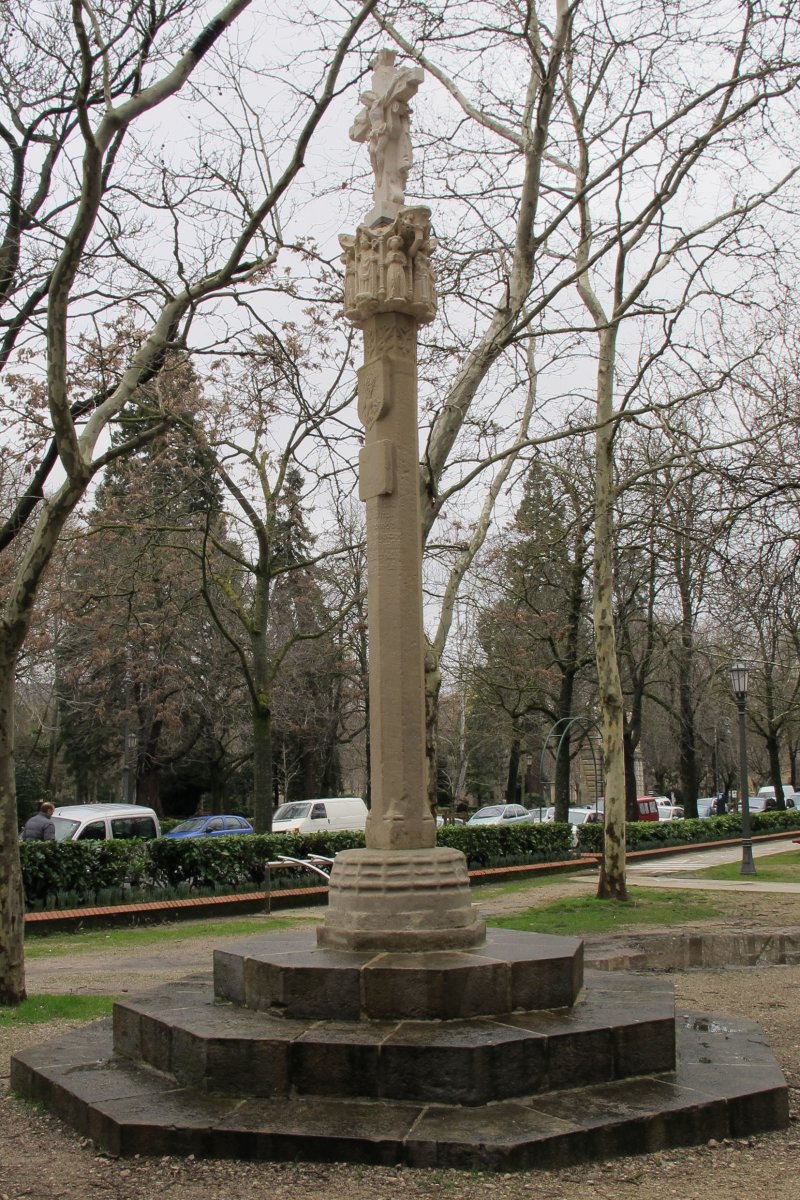 Kruzero gotikoa, Iruñea