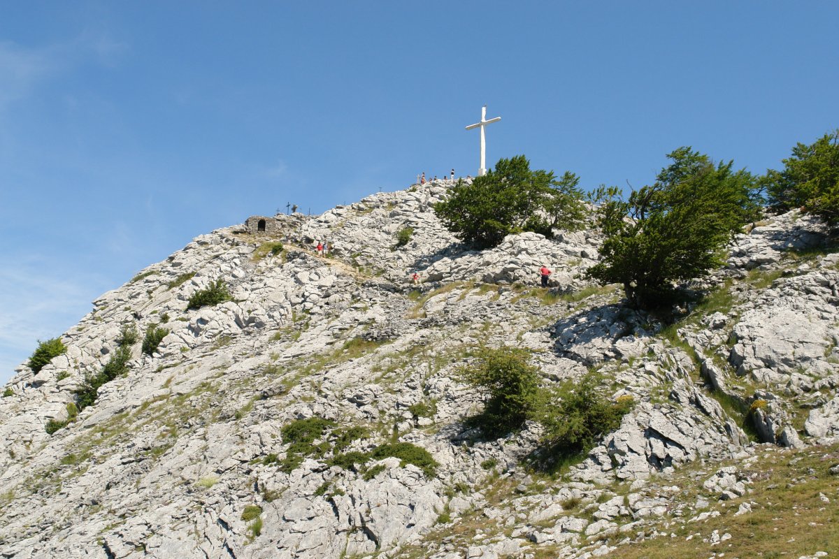 Azken aldapa, aterpearen paretik