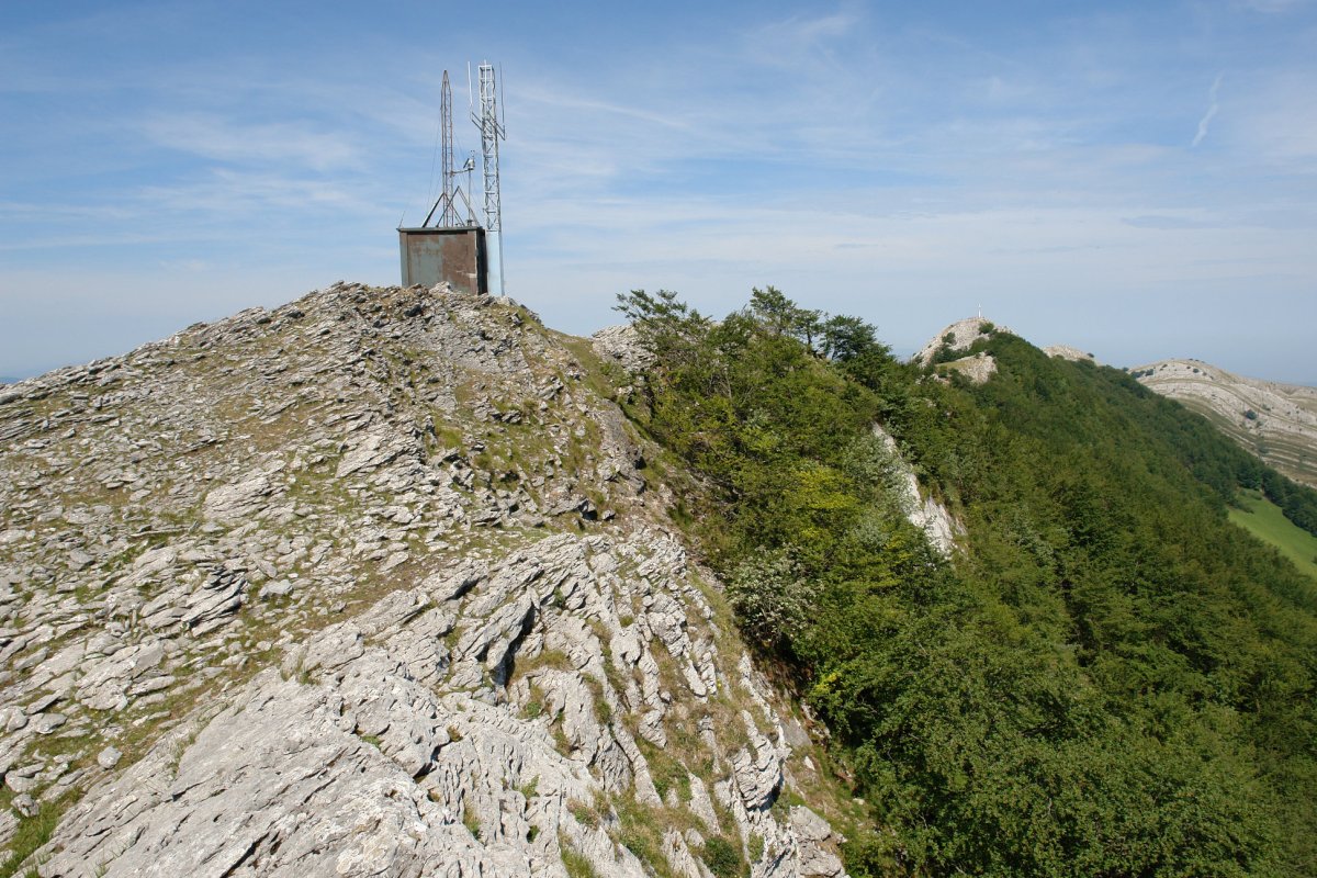 Mako izeneko tontorra, ekialdean