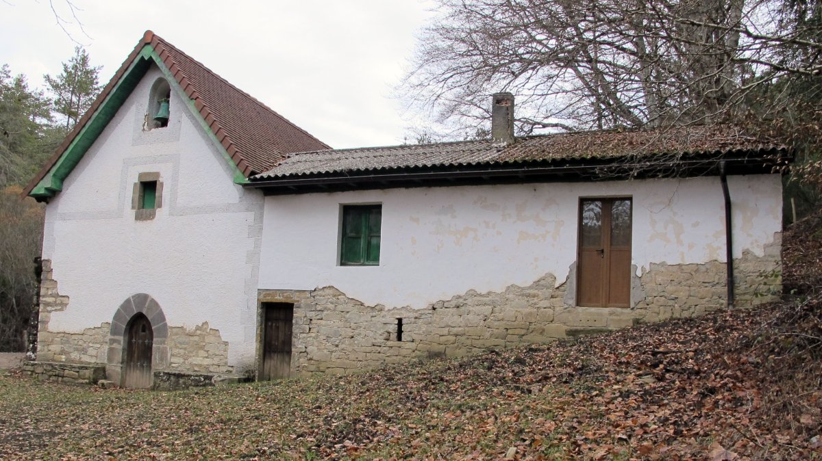 Argiloain ermita, Sartze