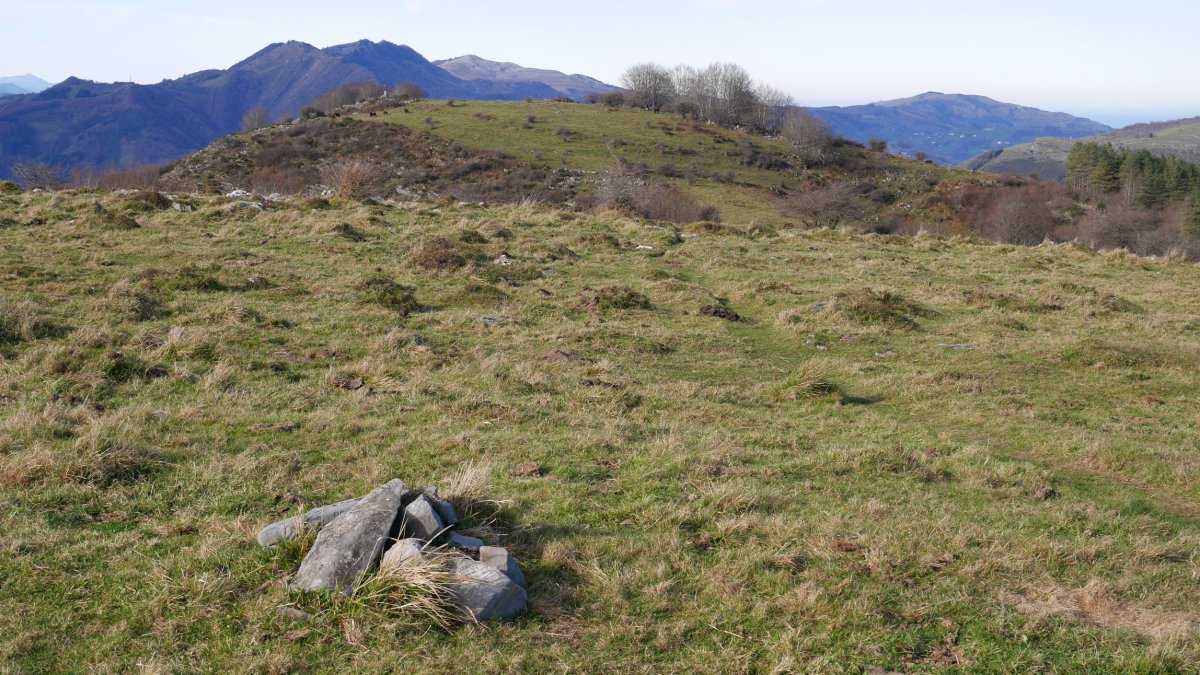 Lagarte gaina, atzean Erroizpe ikusten dela