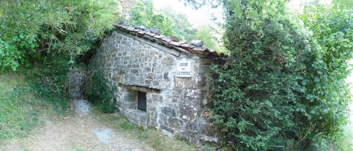 La Corona borda Urzainkiko bidean