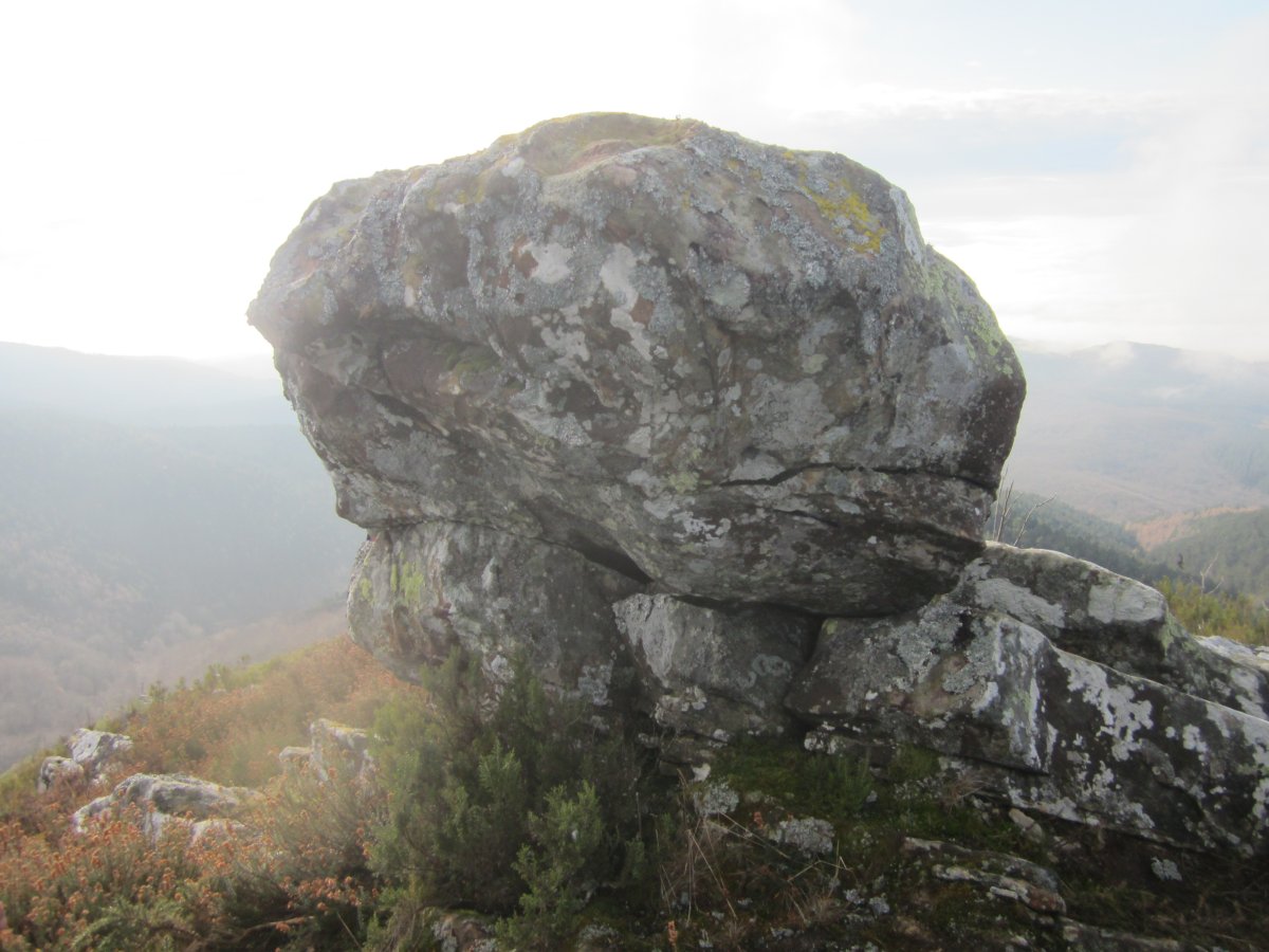 Monolito Aspoarri   (Diciembre 2016)