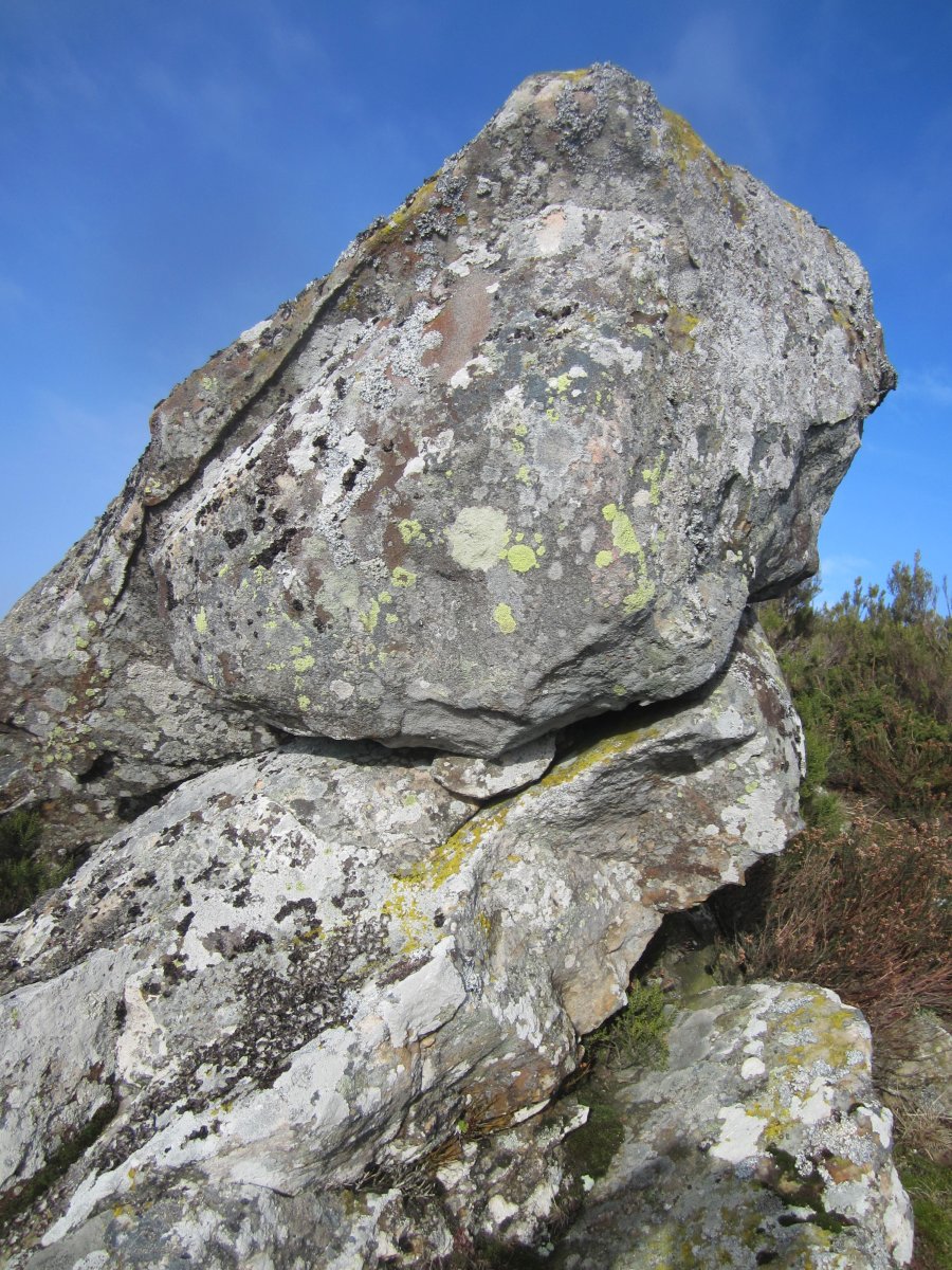 Monolito Aspoarri   (Diciembre 2016)