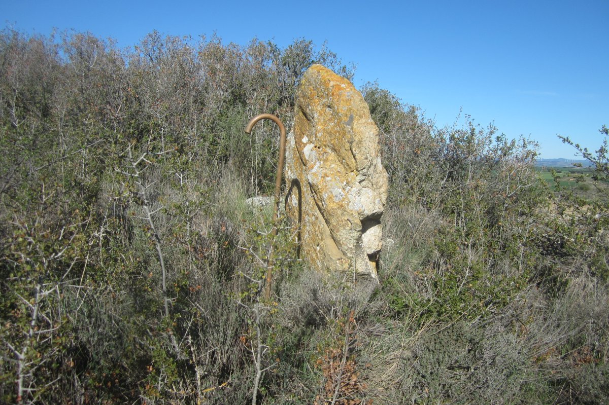 Monolito Lauzola   (Abril  2017)