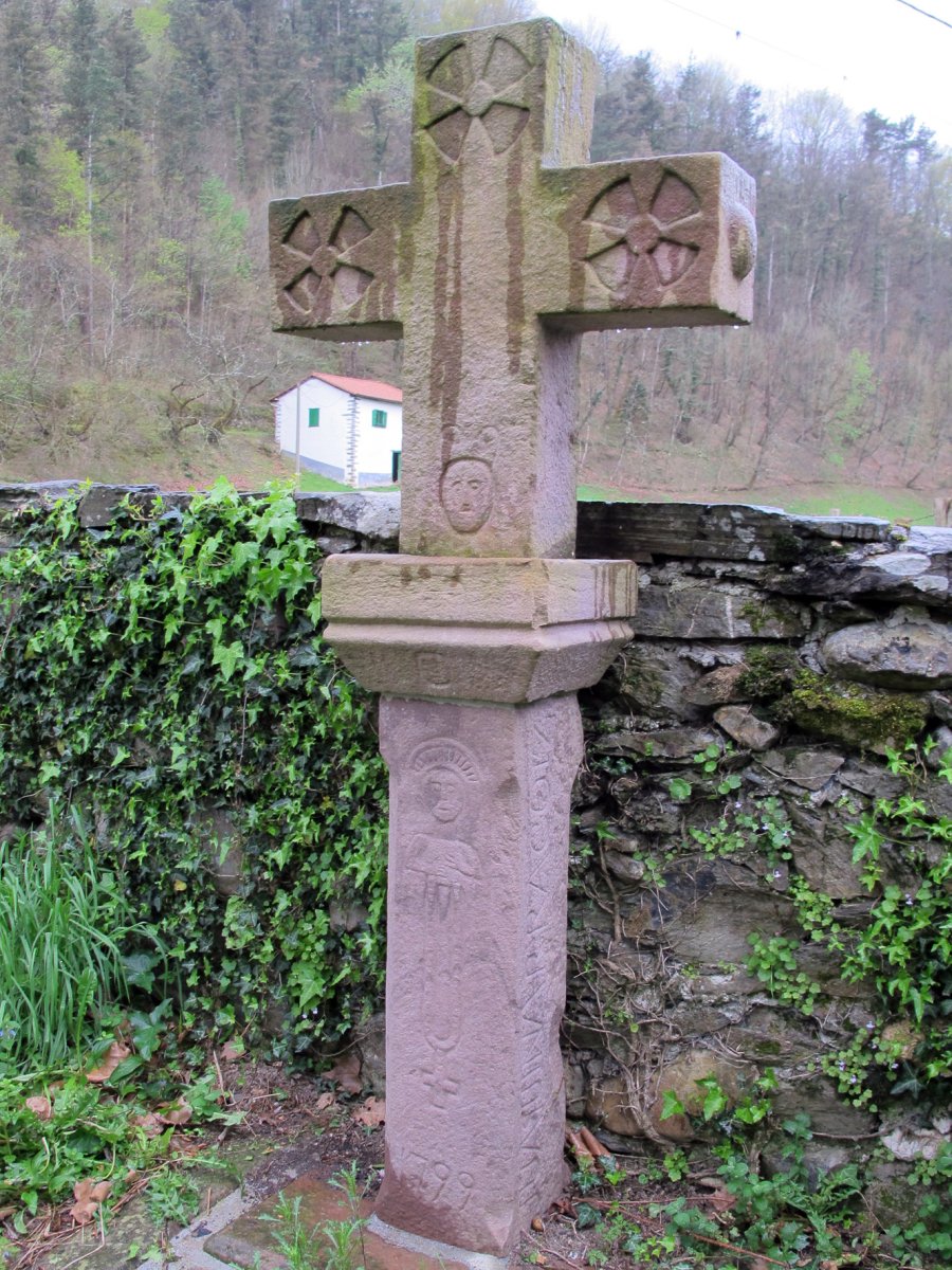 Kruzeroaren inguruko gurutze bat, Etxalar