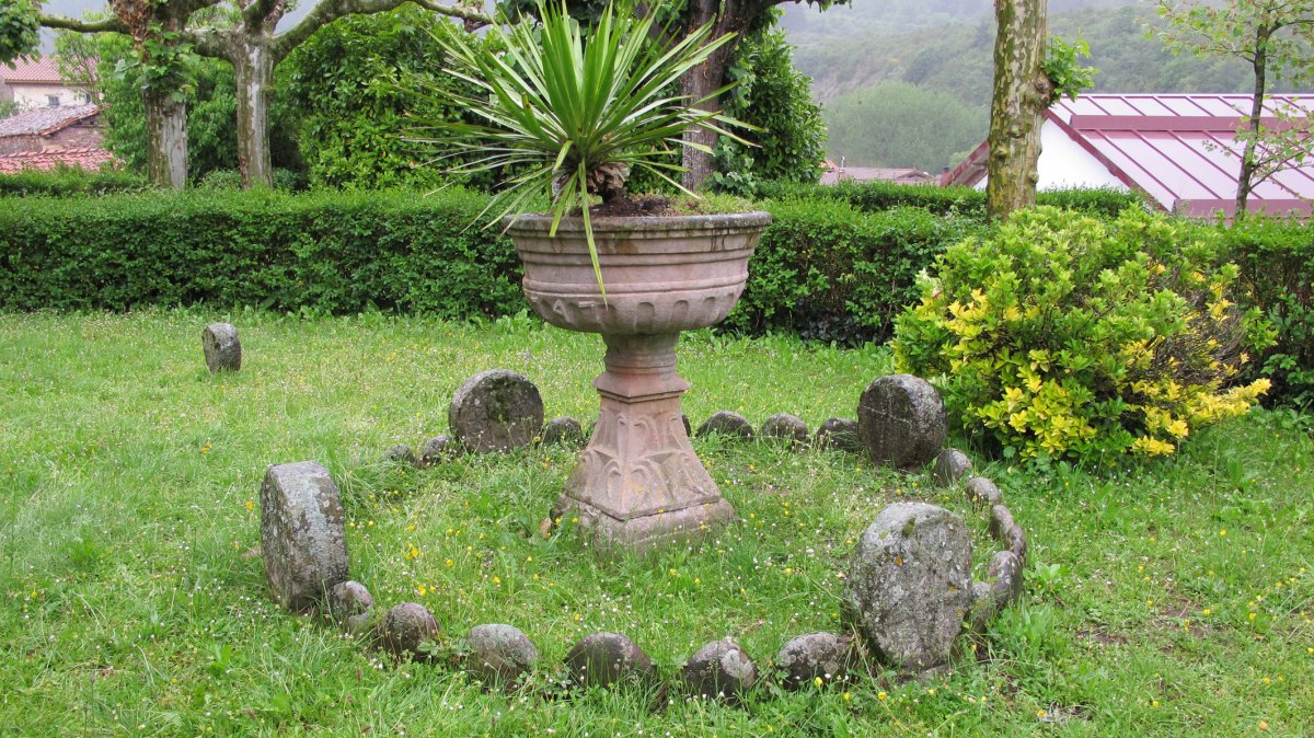 Bataiarria eliz atarian, Orotz-Betelu