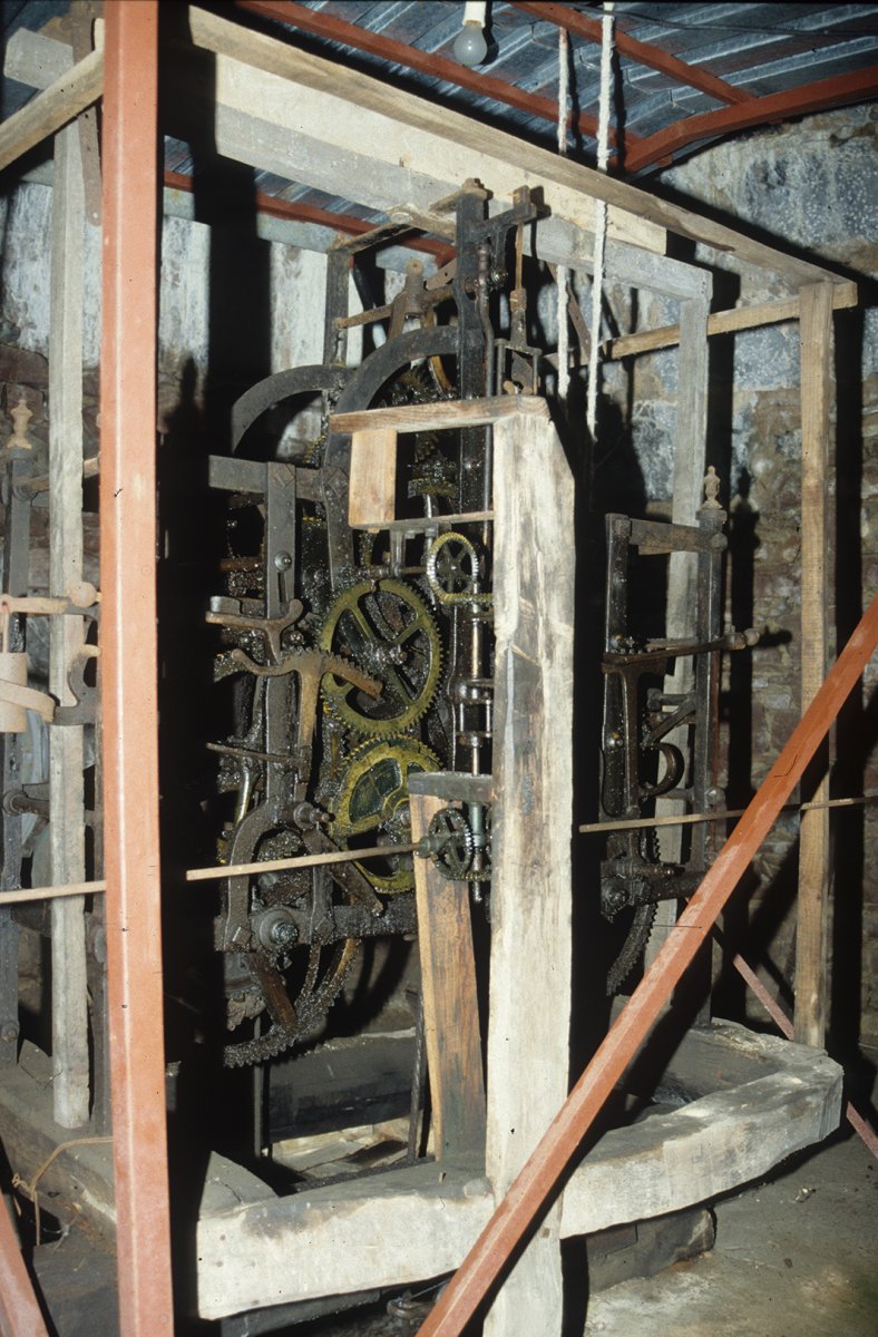 Erlojuaren makineria, Santa Katalina eliza, Elduain