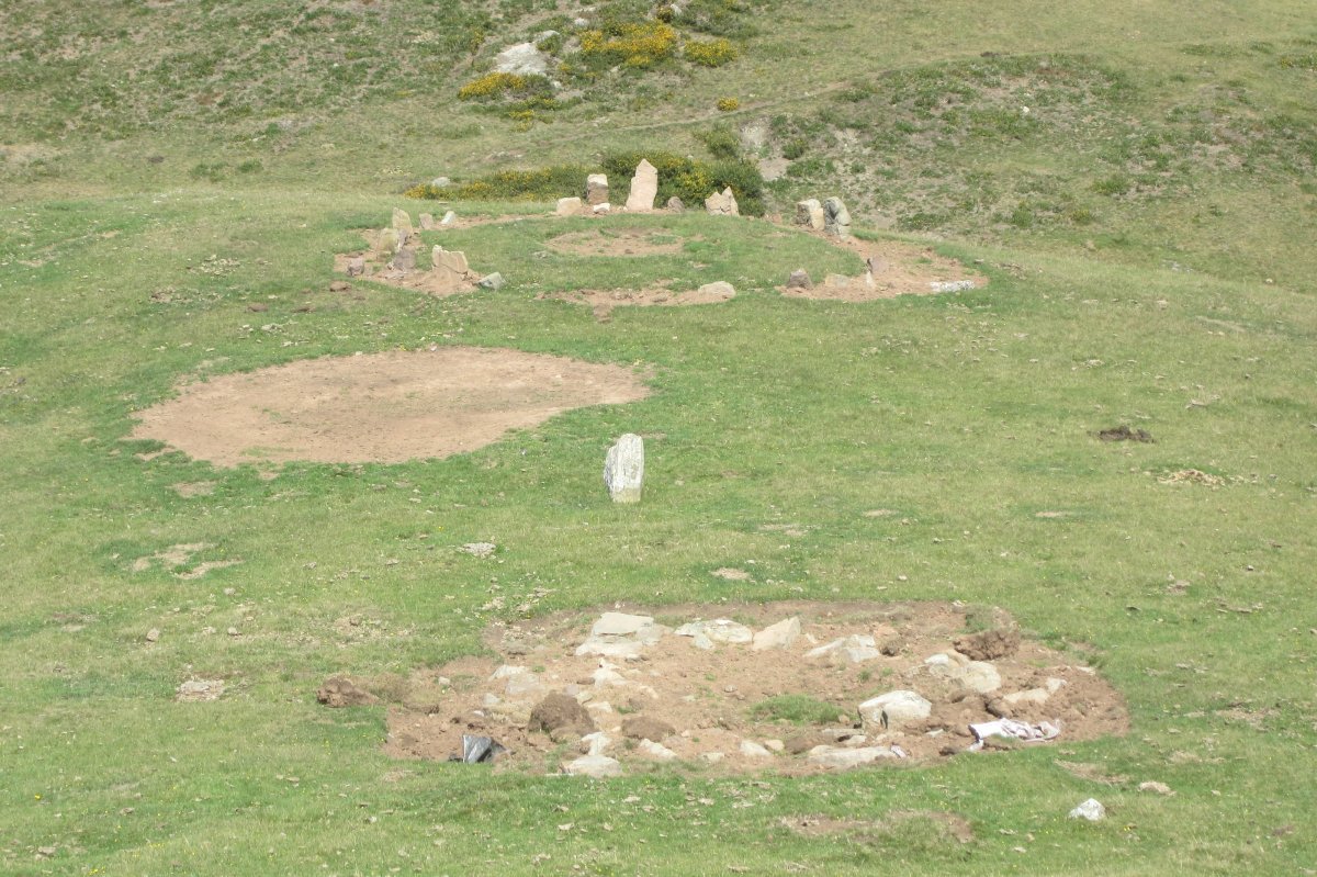 Cromlech Beaskin I (08-2017) Detrás Cromlech Beaskinarte