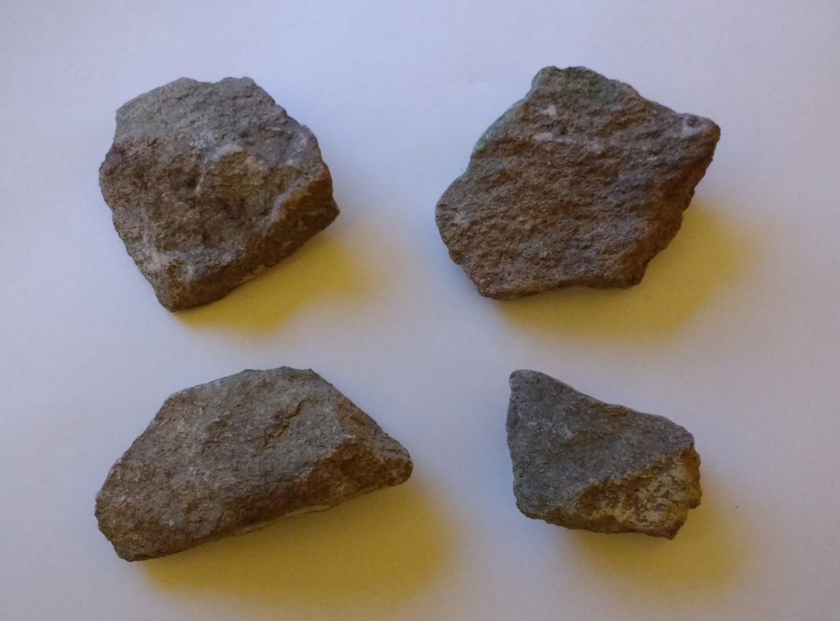 Udalaitz-Intxorta Estazio Megalitikoko tumuluen harriak: Tranpaluarri, Lasartegain, Goinzarizelai, Irutontorreta M.