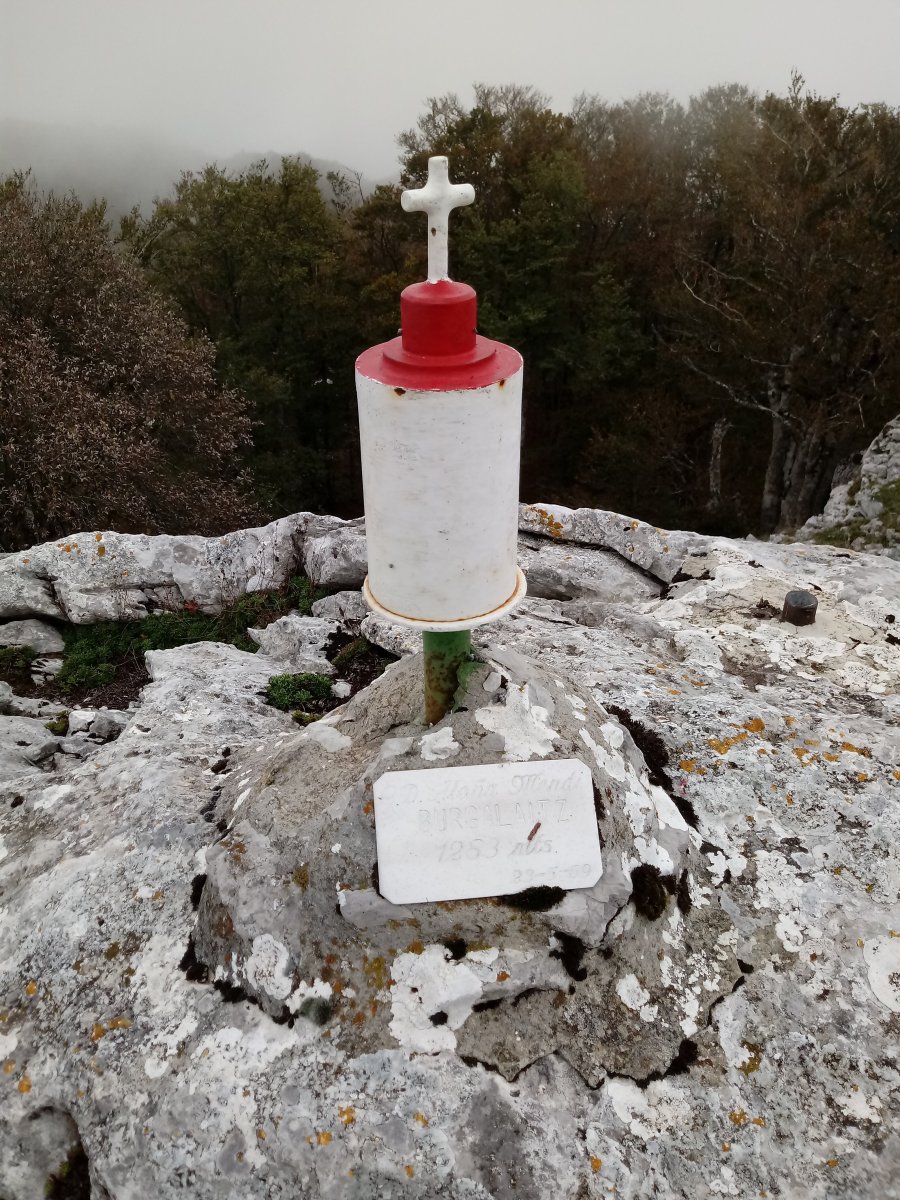 Burgalaitz (1280m) tontorreko postontzia