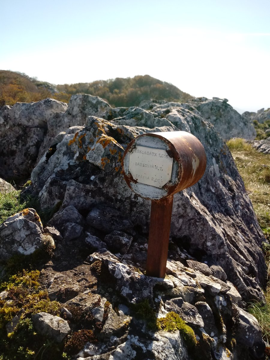 Eskuagatx (1003m) tontorreko postontzia