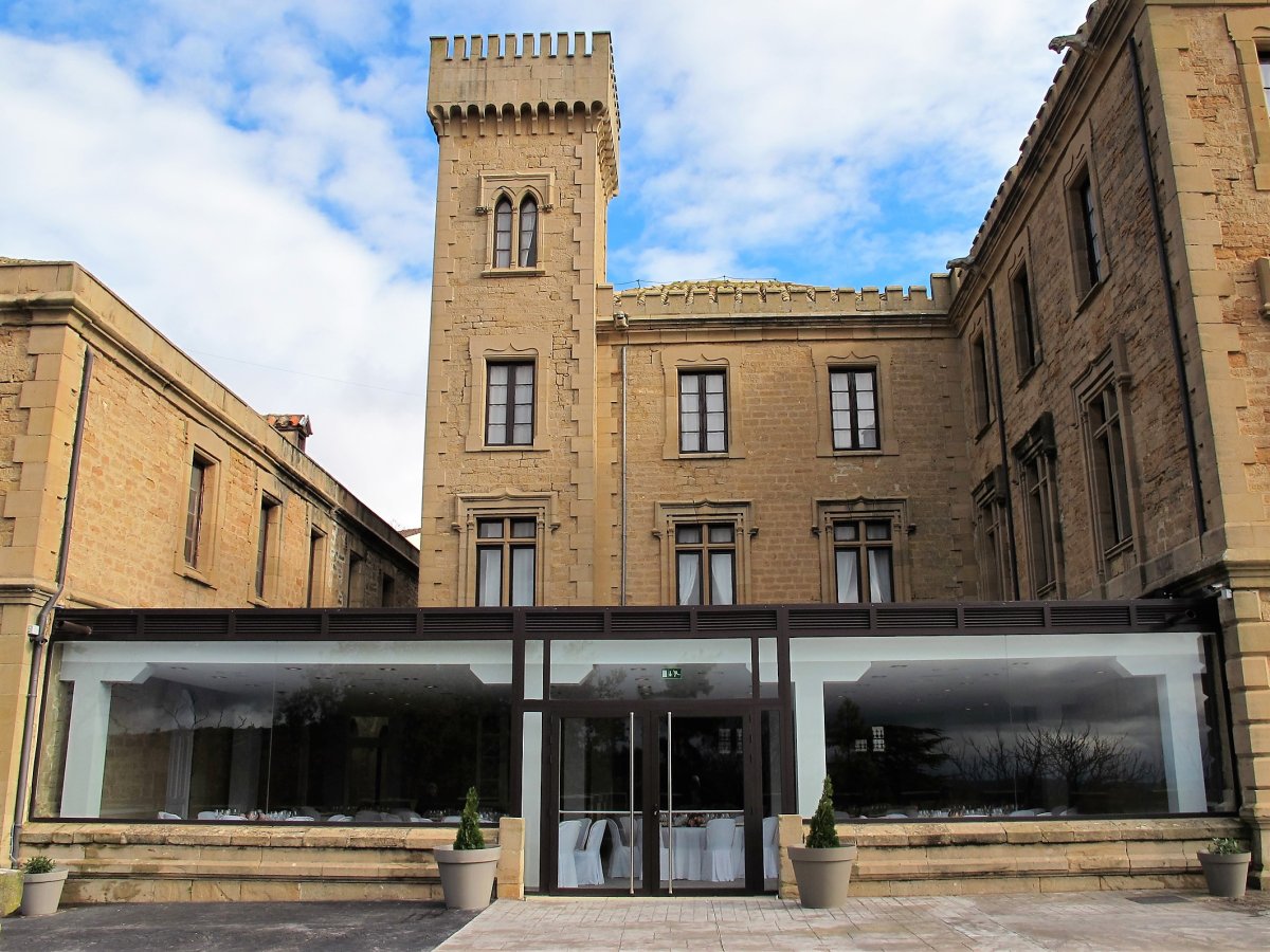 Palacio de la Vega jauregia, Deikaztelu