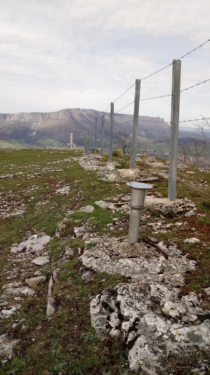 Bagate (724m) tontorra, postontzia eta erpin geodesikoa