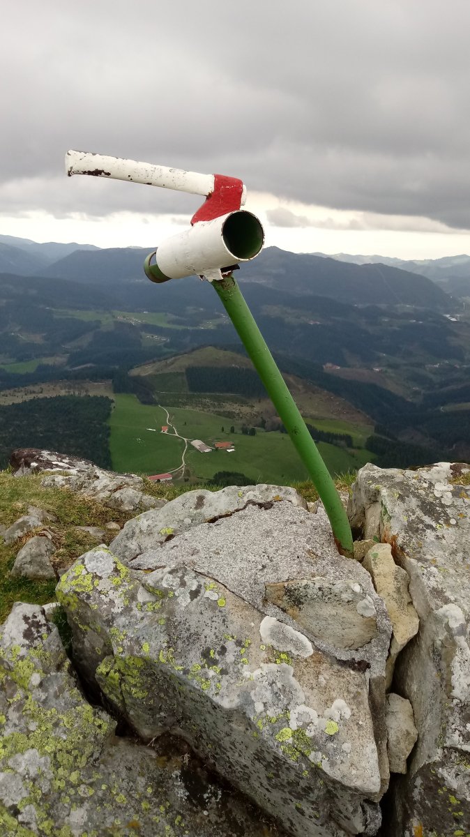 Oitz (1077m) tontorreko postontzia