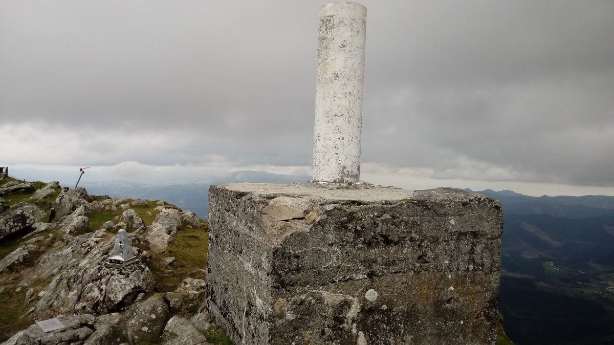 Oitz (1026m) tontorra, erpin geodesikoa