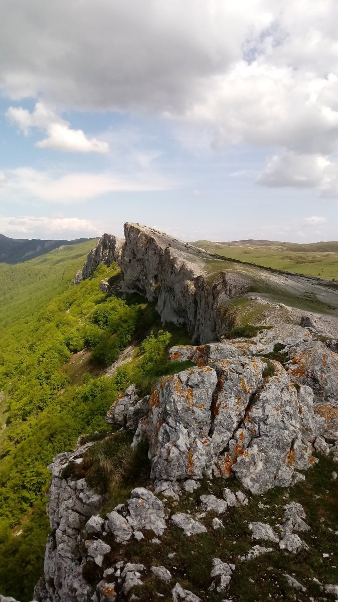 Saratsako erlaitza tunelgainetik