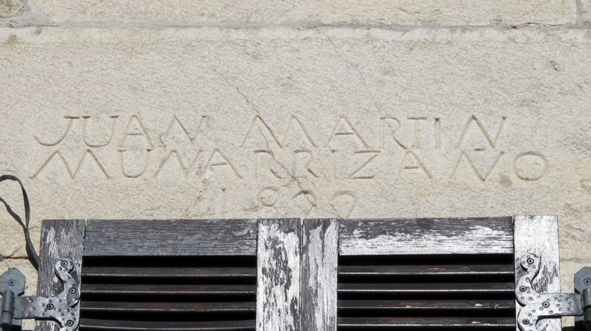 Etxe bateko epigrafia, Urritzola-Arakil