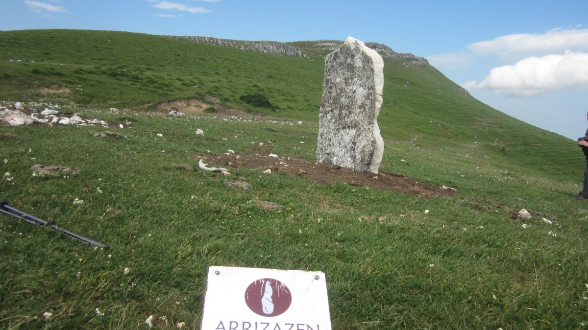 Menhir Akarteko Iraganbide (Arrizazen)  Junio 2018