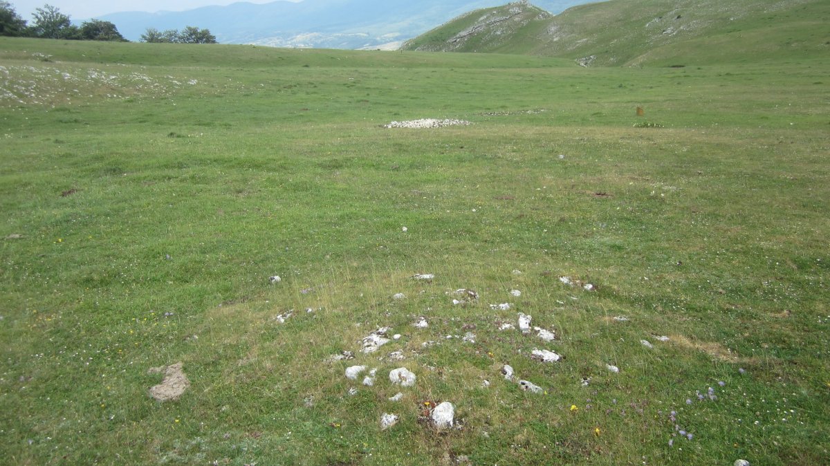 Túmulo Atau 1 detrás Atau 2 (Junio 2018)