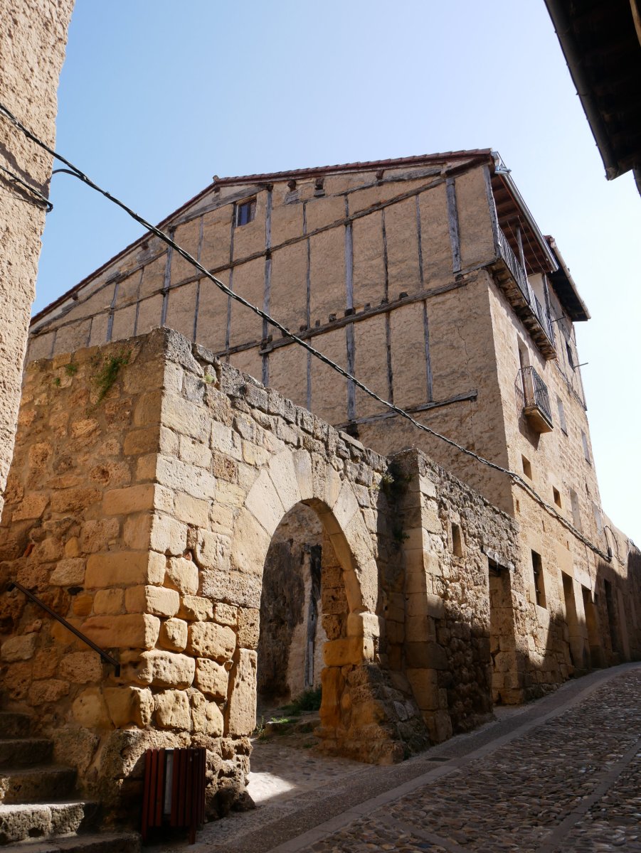 Atari zaharra, Frías