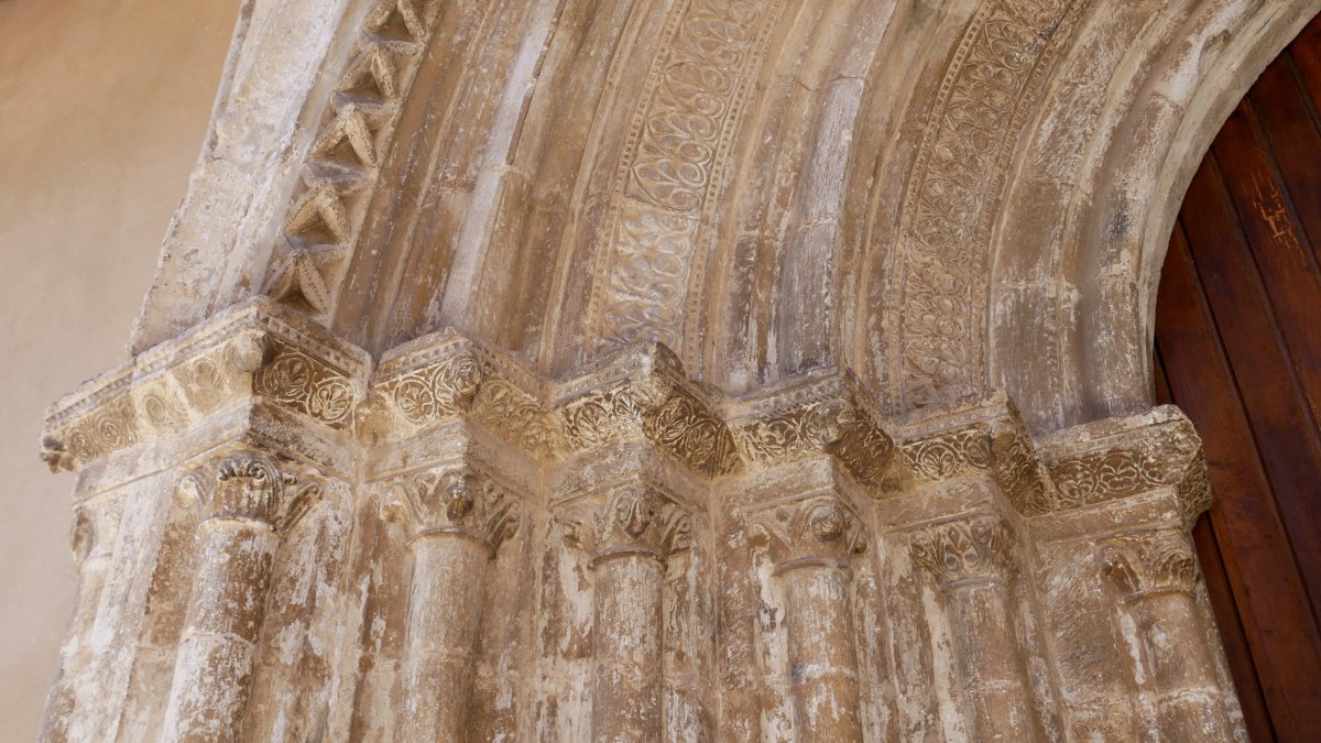 San Esteban eliza, Genevila