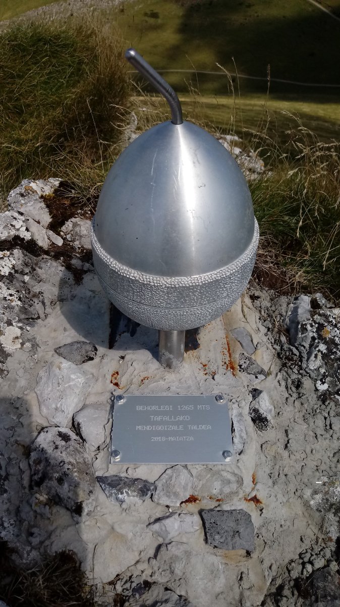 Behorlegi (1268m), tontorreko postontzia