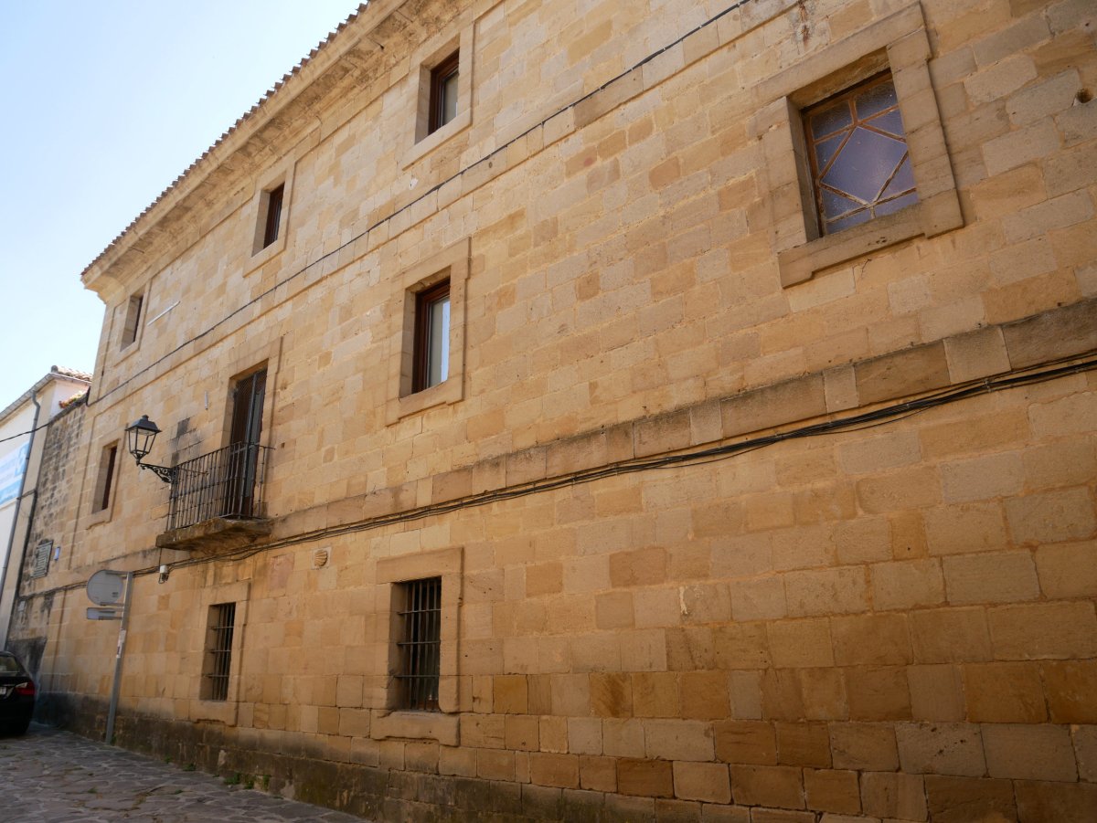 Gurutzearen komentua, Gares