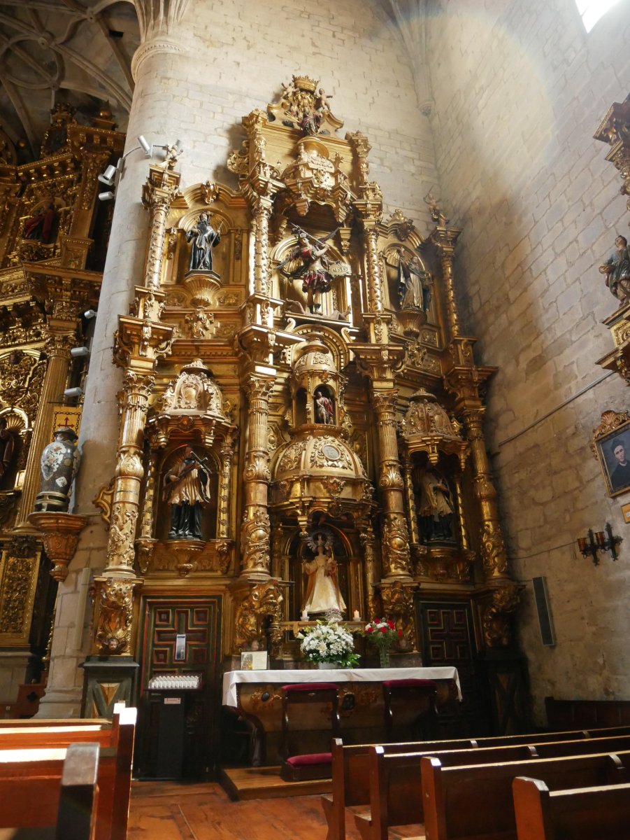 Santiago eliza, Gares