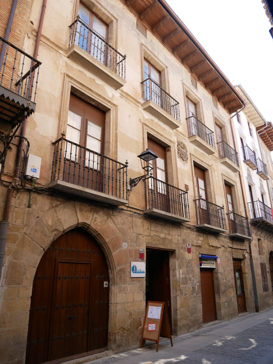 Kale Nagusiko etxea, Gares