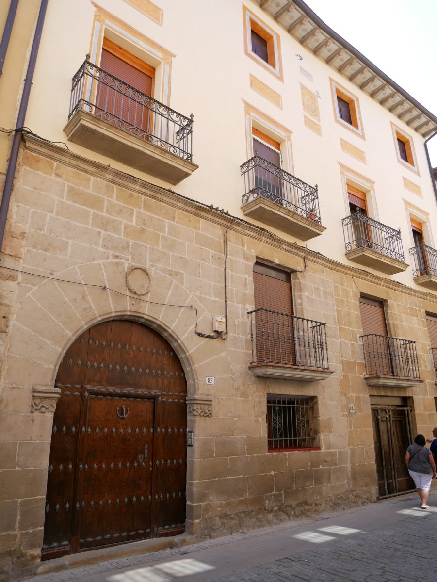 Kale Nagusiko etxea, Gares