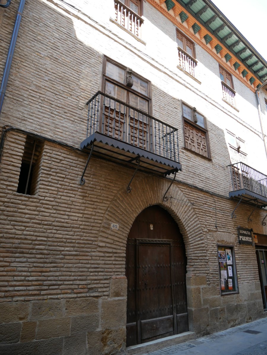 Kale Nagusiko etxea, Gares